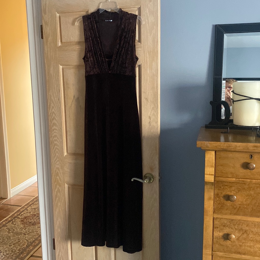 Ronen Chen Burn Out Velvet Bodice With Velvet Bottom, Long Dress In Burgundy .